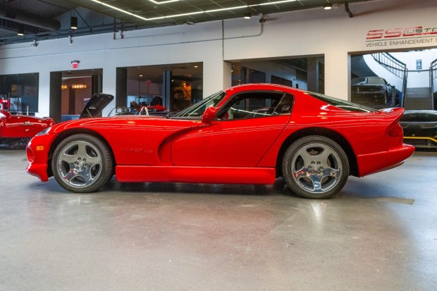 466-Mile 2002 Dodge Viper GTS Coupe Final Edition