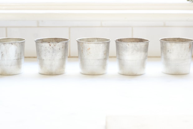 popover baking pans arranged on a countertop