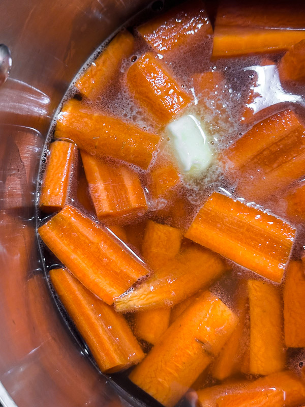 Julia Child’s Butter-Braised Carrots – A Simple, Classic Side Dish That Melts in Your Mouth. Find the recipe on Shutterbean.com 