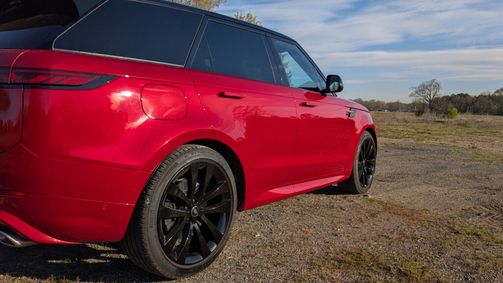  We Drove The 2025 Range Rover Sport V8 And Realized Luxury Still Has A Wild Side