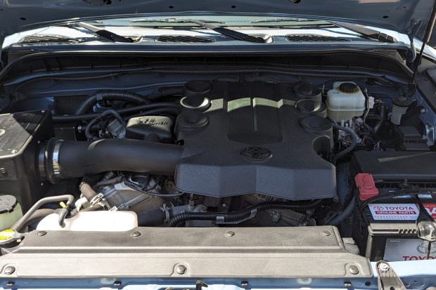 30k-Kilometer 2014 Toyota FJ Cruiser Trail Teams Ultimate Edition 6-Speed