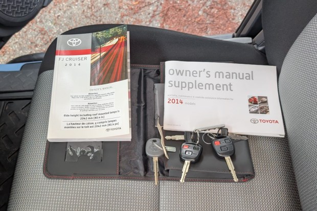 30k-Kilometer 2014 Toyota FJ Cruiser Trail Teams Ultimate Edition 6-Speed