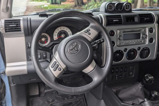 30k-Kilometer 2014 Toyota FJ Cruiser Trail Teams Ultimate Edition 6-Speed