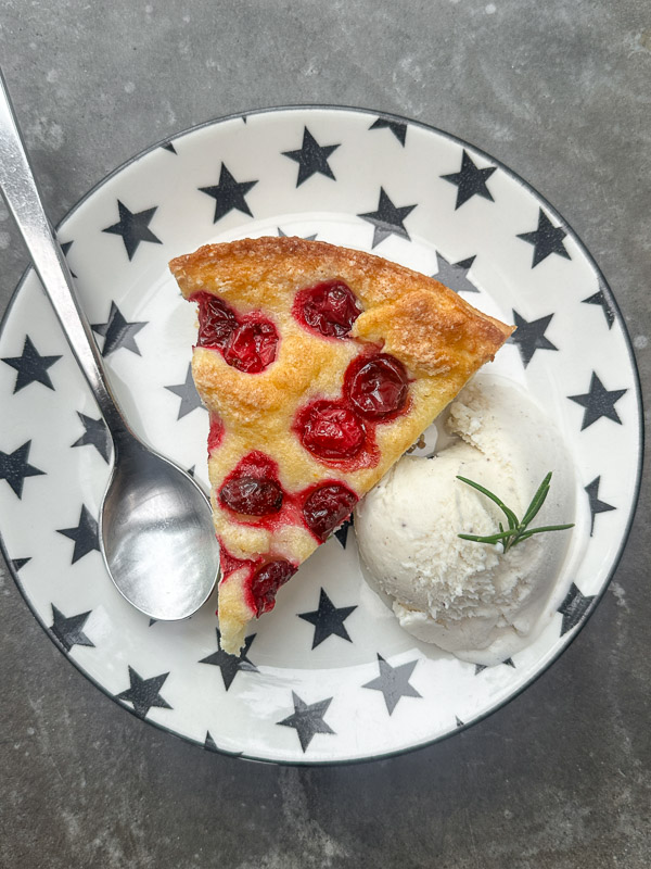 Leftover Thanksgiving cranberries? This cranberry orange cobbler is the answer. Sweet-tart, citrusy, and baked until bubbly with a buttery golden topping. An easy way to use up extra cranberries and keep the cozy vibes going.