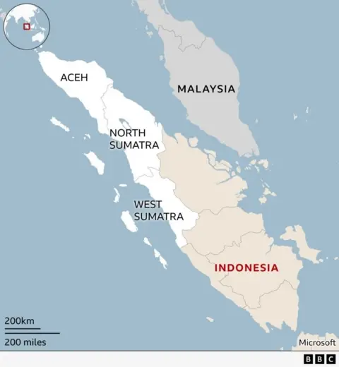 A map of Indonesia showing the worst impaced provinces - Aceh, North Sumatra, and West Sumatra. Malaysia can be seen next to it